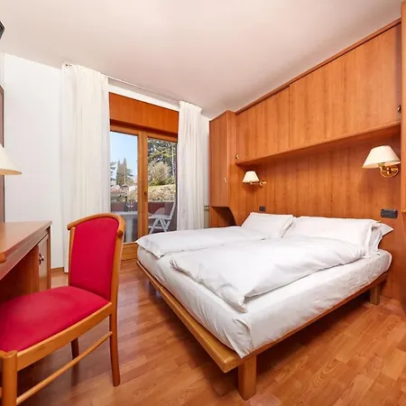 Rosa 3* Malcesine